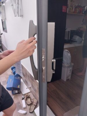 Khoá cửa nhôm Demax SL802 AG 2 remote chống nước Của Đức - 48954b2f108bd6d58f9a 2