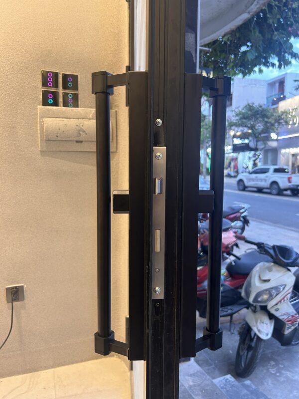 KHÓA VÂN TAY 2 MẶT CỬA NHÔM CỔNG SẮT APP REMOTE DEMAX SL808 BN LUX