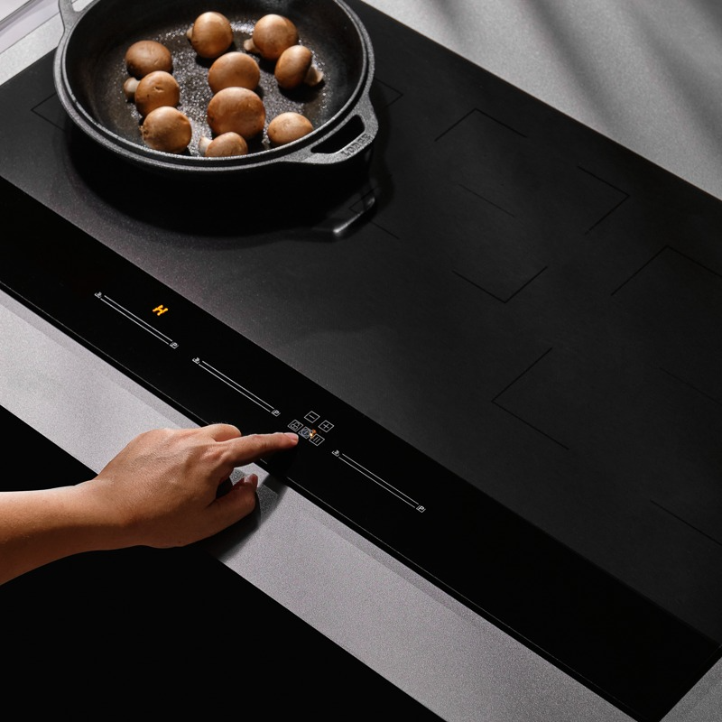 HÌNH ẢNH THỰC TẾ CỦA BẾP KÍNH ÂM 3 TỪ MALLOCA SKYLUX MH-803