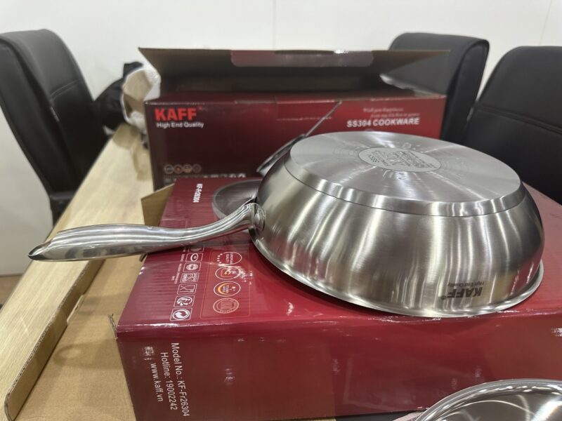 CHẢO INOX CAO CẤP KAFF KF-FR26304 - z4439447011840 52efd92aa091e9570802471f0986ac6f scaled 1