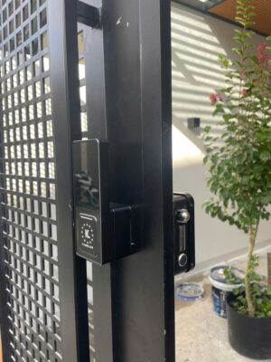KHÓA CỬA CỔNG VÂN TAY KASSLER KL 579 CNC REMOTE WIFI - z6188809417292 396c48d74d29e2f4c8a0936c0e54e077 2