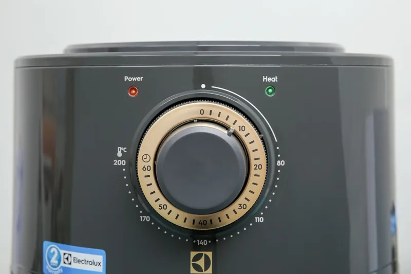 NỒI CHIÊN KHÔNG DẦU ELECTROLUX 3L EXPLORE 6 E6AF1-220K - 2 no i chien khong da u electrolux 3l e6af1 220k