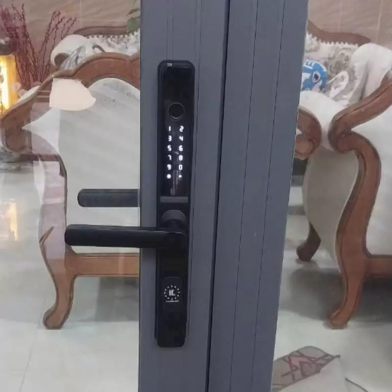 HÌNH ẢNH THỰC TẾ CỦA KHÓA VÂN TAY CỬA NHÔM KASSLER KL 68 BL APP
