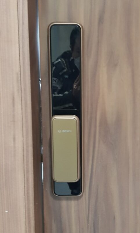 KHÓA CỬA VÂN TAY FACE ID BOSCH EL600 BK - 600d 21 1