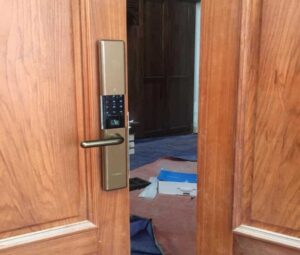 KHÓA CỬA VÂN TAY BOSCH ID80 DE MÀU VÀNG - Bosch id80 2