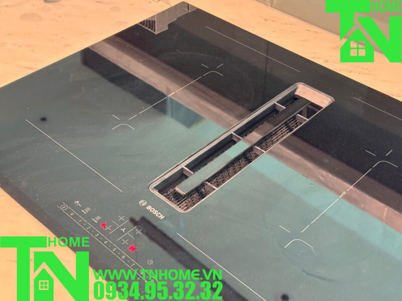 HÌNH ẢNH THỰC TẾ CỦA BẾP TỪ KẾT HỢP HÚT MÙI BOSCH HMH.PVQ731F15E SERIE 8