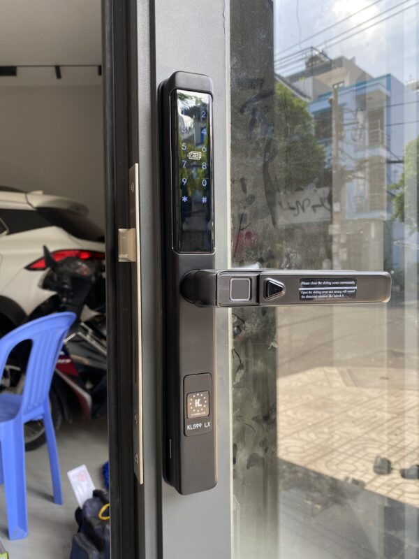 HÌNH ẢNH THỰC TẾ CỦA KHÓA VÂN TAY CỬA NHÔM KASSLER KL 599 LX BLACK APP REMOTE