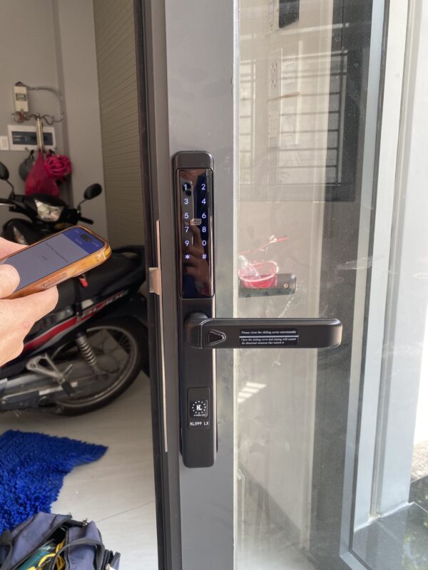 KHÓA VÂN TAY CỬA NHÔM KASSLER KL 599 LX BLACK APP - IMG 20240705 100610