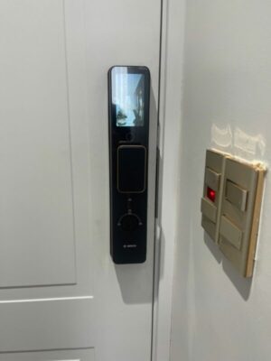 KHÓA VÂN TAY NHẬN DIỆN FACE ID BOSCH F6 PLUS MÀU ĐEN