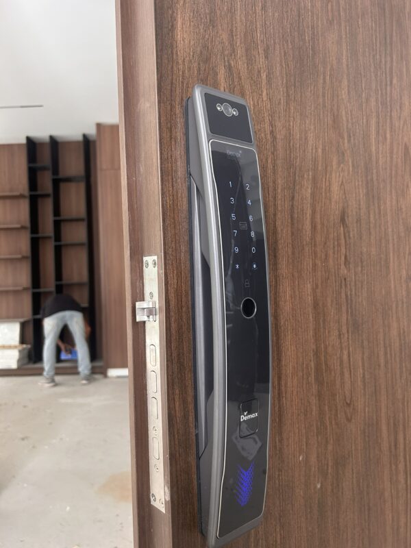 HÌNH ẢNH THỰC TẾ CỦA  KHÓA VÂN TAY APP WIFI DEMAX SL818 MG