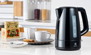 BÌNH ĐUN NƯỚC SIÊU TỐC ELECTROLUX EASYLINE EEK1303K - am dun nuoc electrolux eek1303k 02