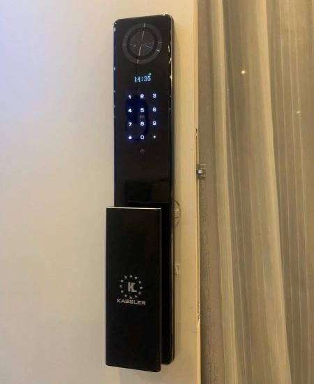KHÓA VÂN TAY KASSLER KL 868 CNC MÀU ĐEN REMOTE