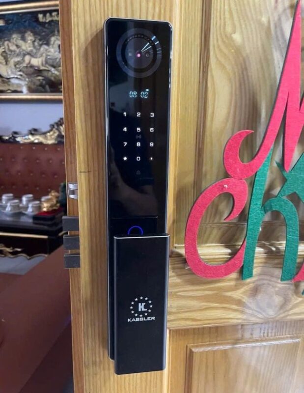 HÌNH ẢNH THỰC TẾ CỦA KHÓA VÂN TAY KASSLER KL 868 CNC MÀU ĐEN REMOTE