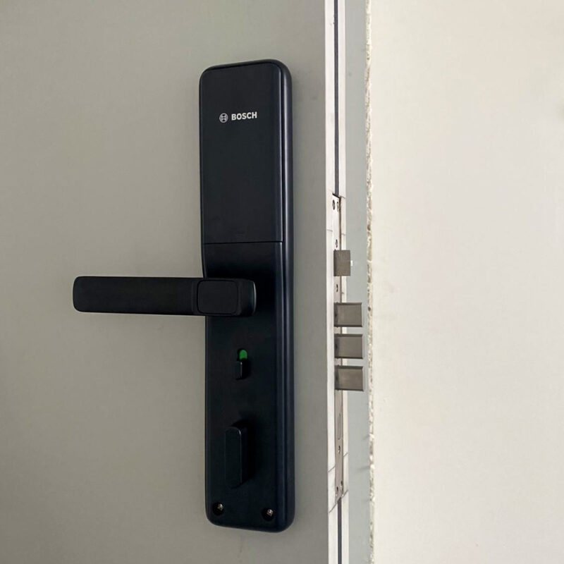 KHÓA CỬA VÂN TAY BOSCH ID-30BKB MÀU ĐEN - khoa thong minh bosch id 30bkb app 3