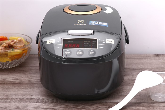 NỒI CƠM ĐIỆN ELECTROLUX EXPLORE 7 E7RC1-550K - tu 1 lit electrolux e7rc1 550k 1 1 700x467 1