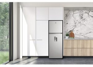 TỦ LẠNH ELECTROLUX NGĂN ĐÁ TRÊN 341 LÍT ETB3740K-A INVERTER ULTIMATETASTE 300 CÓ NGĂN ĐÔNG MỀM - BẠC - tu lanh electrolux inverter 341lit etb3740k a