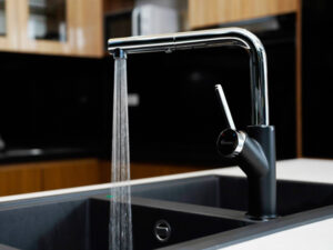 VÒI RỬA BÁT DÂY RÚT KONOX ARTAN BLACK - voi rua bat konox artan black 1