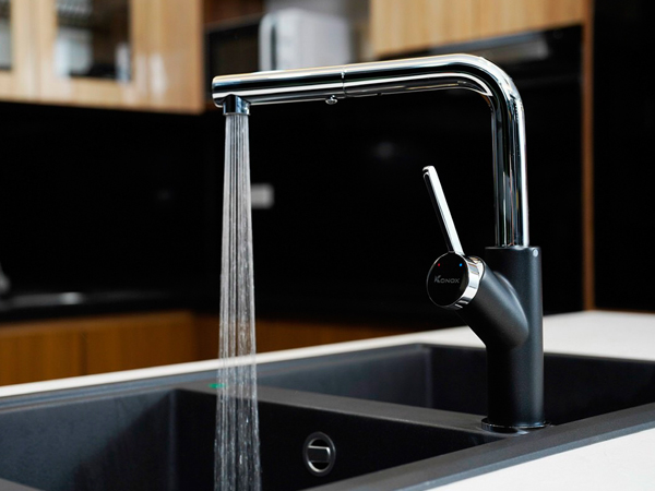 VÒI RỬA BÁT DÂY RÚT KONOX ARTAN BLACK - voi rua bat konox artan black 1