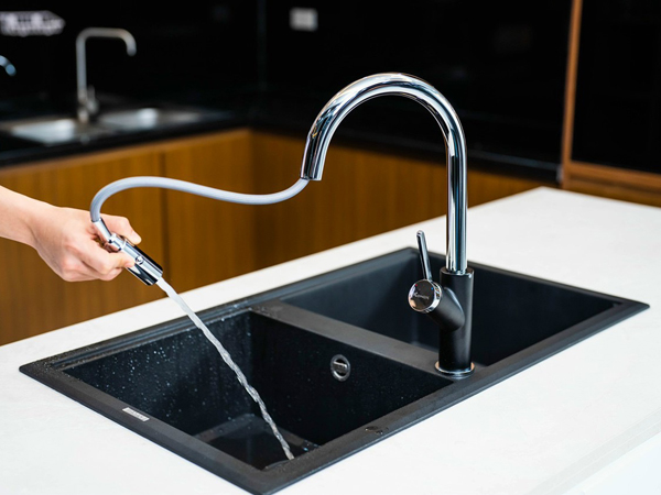 VÒI RỬA BÁT DÂY RÚT KONOX PONTE BLACK - voi rua bat konox ponte black 2