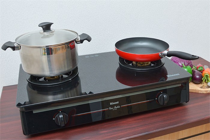 BẾP GA ĐỂ BÀN RINNAI RV-970(GL) - bep gas bep gas doi rinnai rv 970 gl 700x467 1